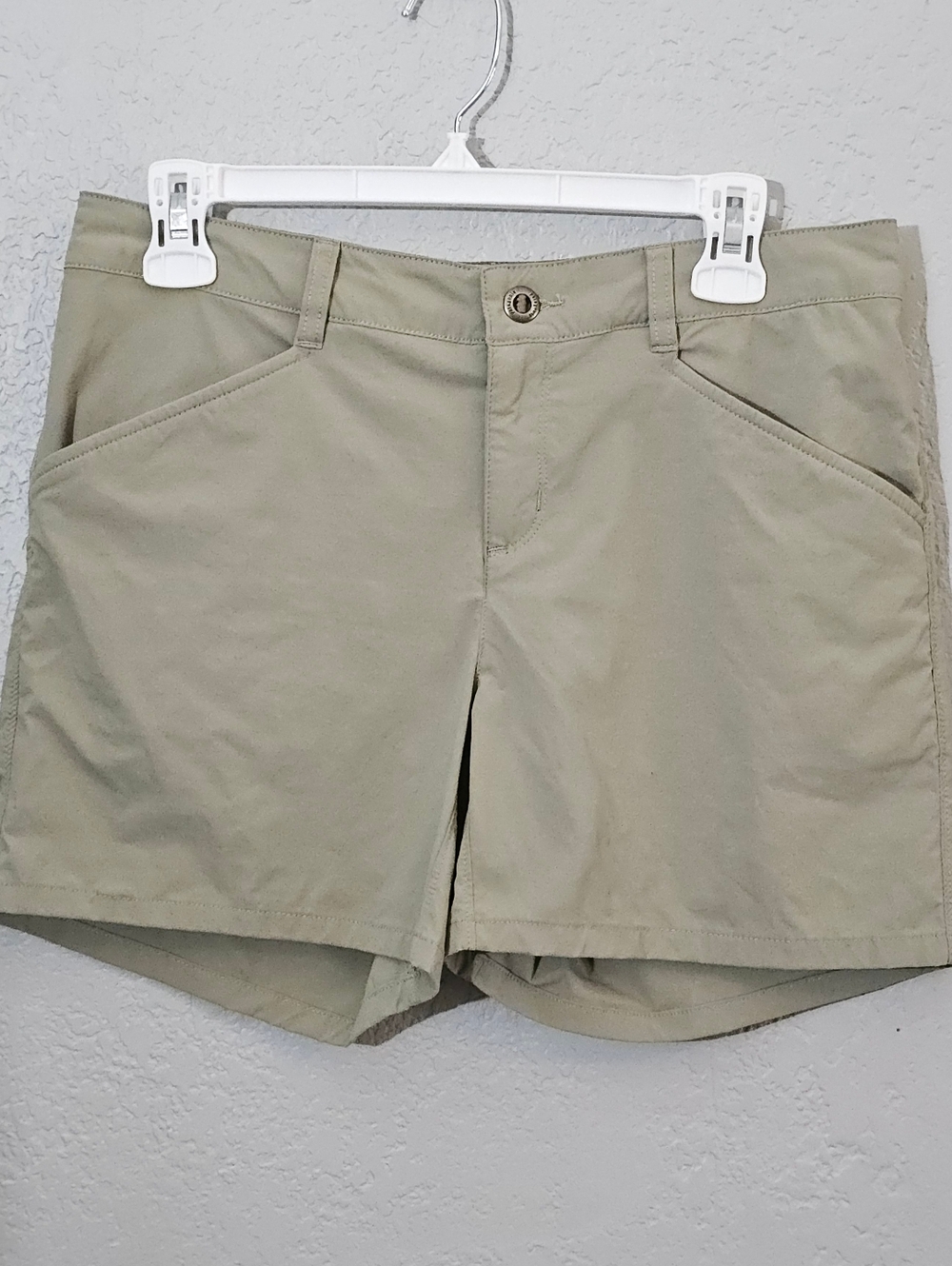 Patagonia Khaki Outdoor Hiking Shorts Womens 6 Nylon Quick Dry Fabric
